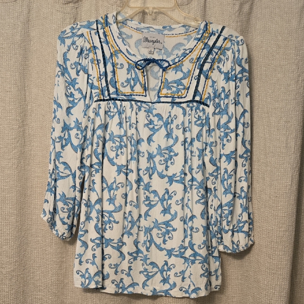 Wrangler Women's Blue and White Patterned Blouse Size M